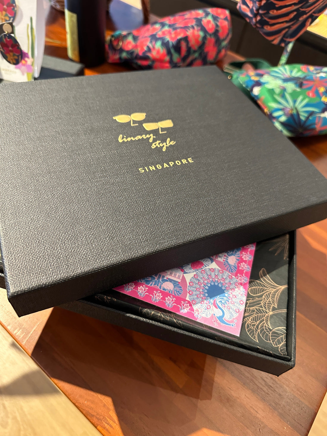 10 Unique and Meaningful Souvenirs from Singapore for Tourists