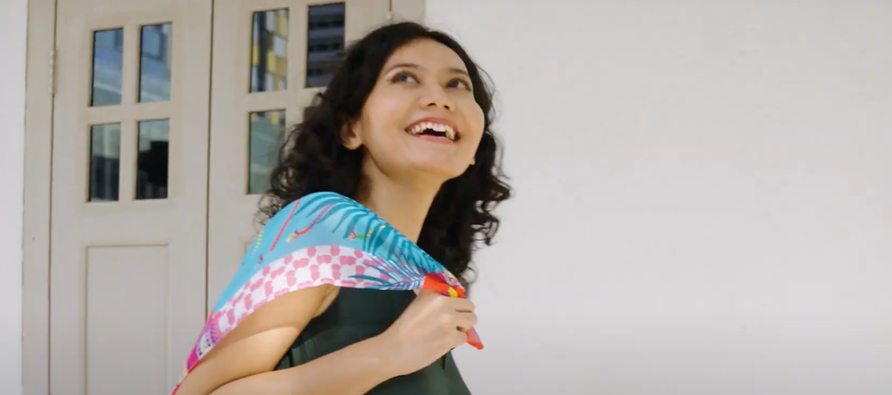 Singapore Story through 9 Scarves in 100 Seconds